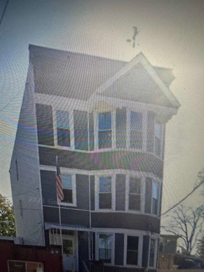 Building Photo - 46 Prescott St