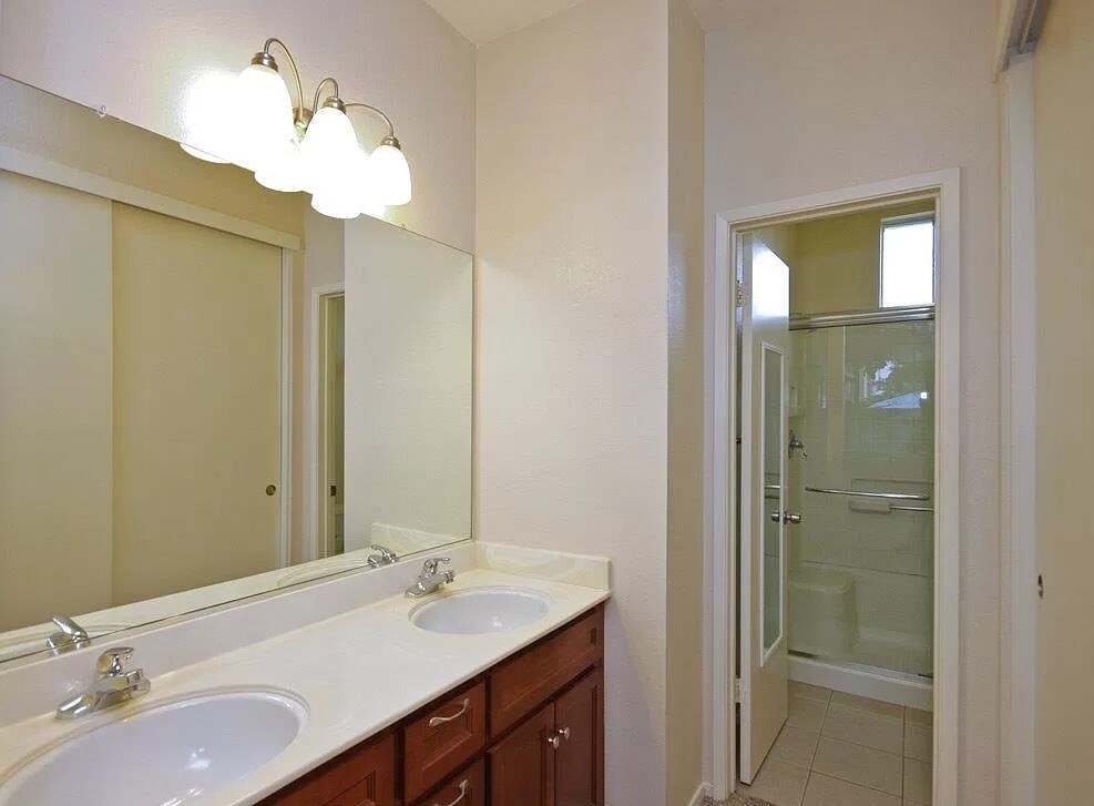 Building Photo - 9409 Laguna Pointe Way