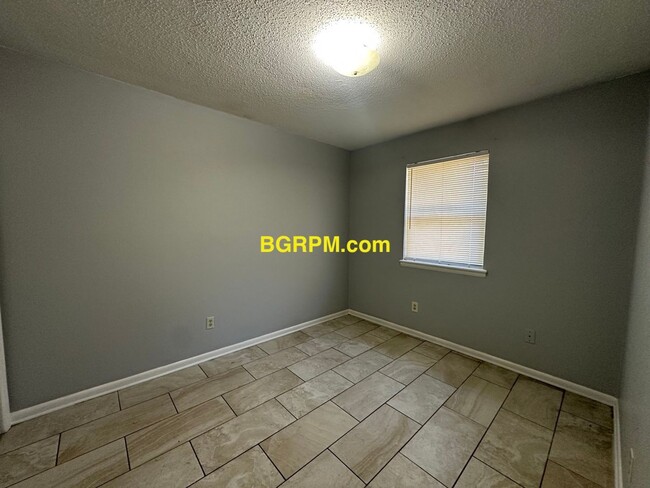 Building Photo - 1118 S Bailey St