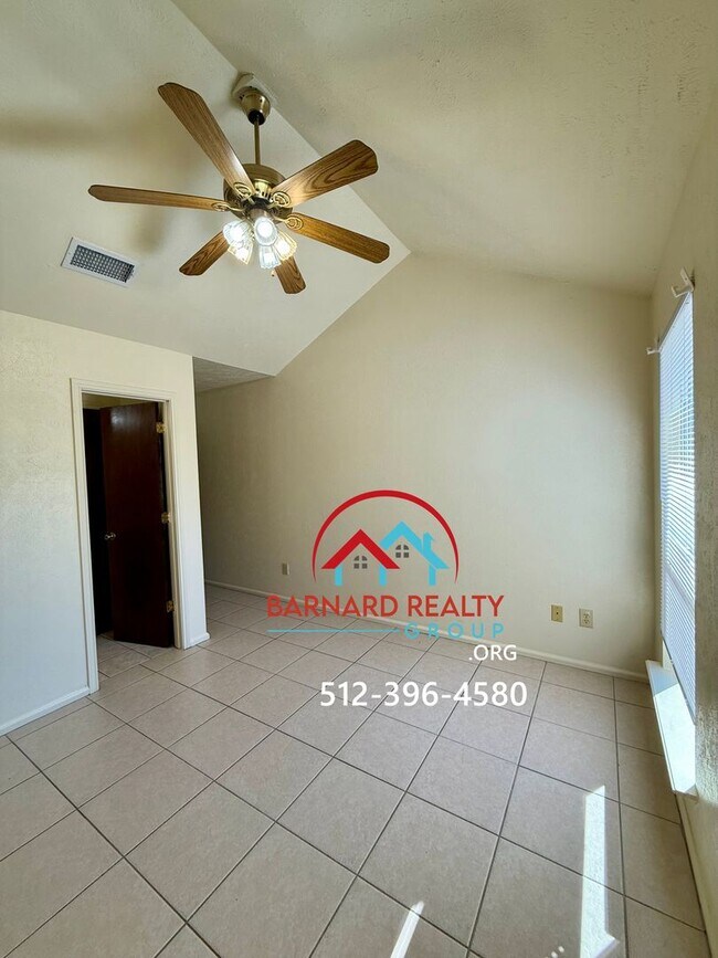 Building Photo - Available Now: 3 Bedroom, 2 Bath Stand Alone Home