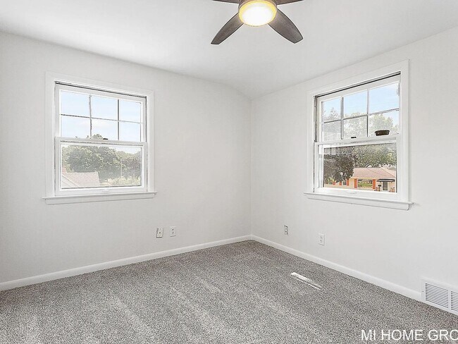 Building Photo - Lovely 3 Bedroom North East Grand Rapids