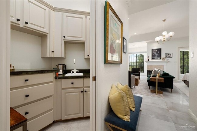 Building Photo - 21 Sabine Ct