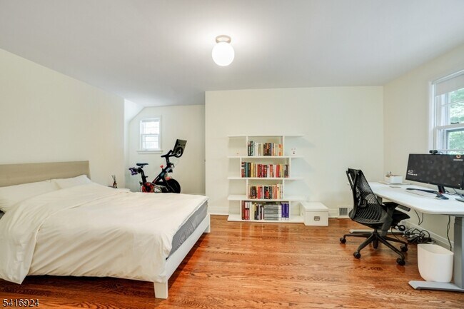 Building Photo - 304 Forest Dr S