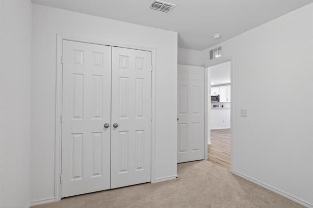 Building Photo - 605 Grenada Lk Dr