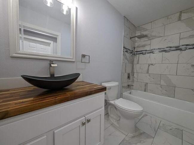 Building Photo - 413 Jefferson St