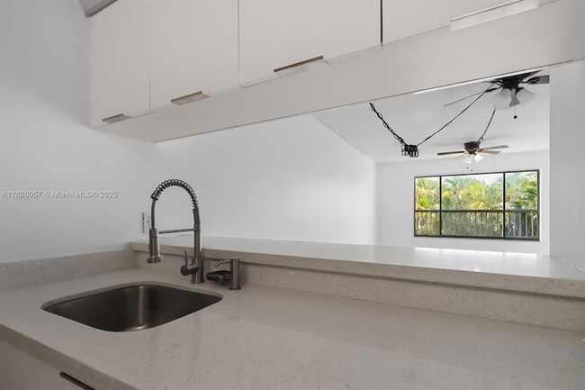 Building Photo - 10167 Twin Lakes Dr