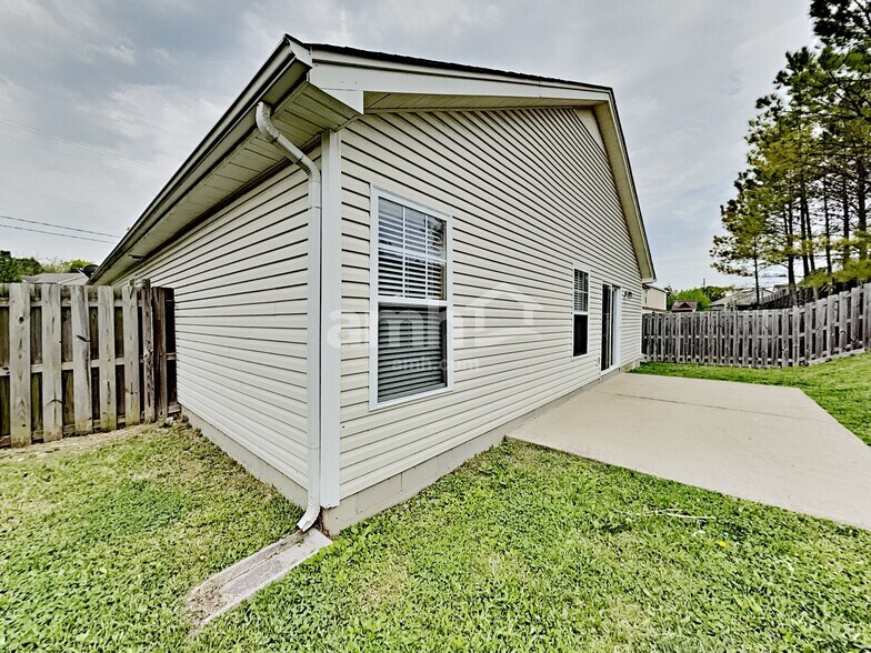 Building Photo - 3173 Hidden Creek Dr