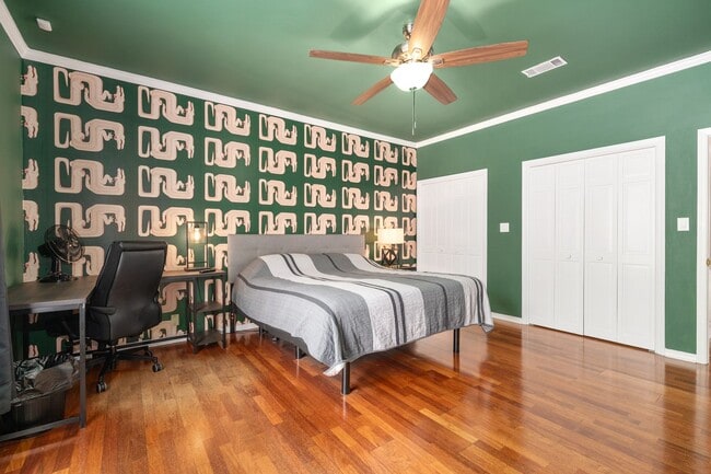 Building Photo - 2222 W University Ave