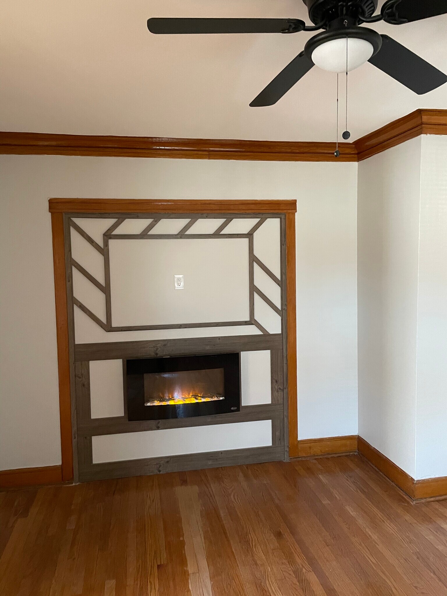 Building Photo - 4817 W Cornelia Ave