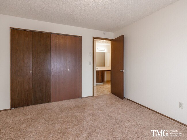 Building Photo - Charming 2BR Condo with a Garage in the Highly Desired McGillivray Neighborhood!