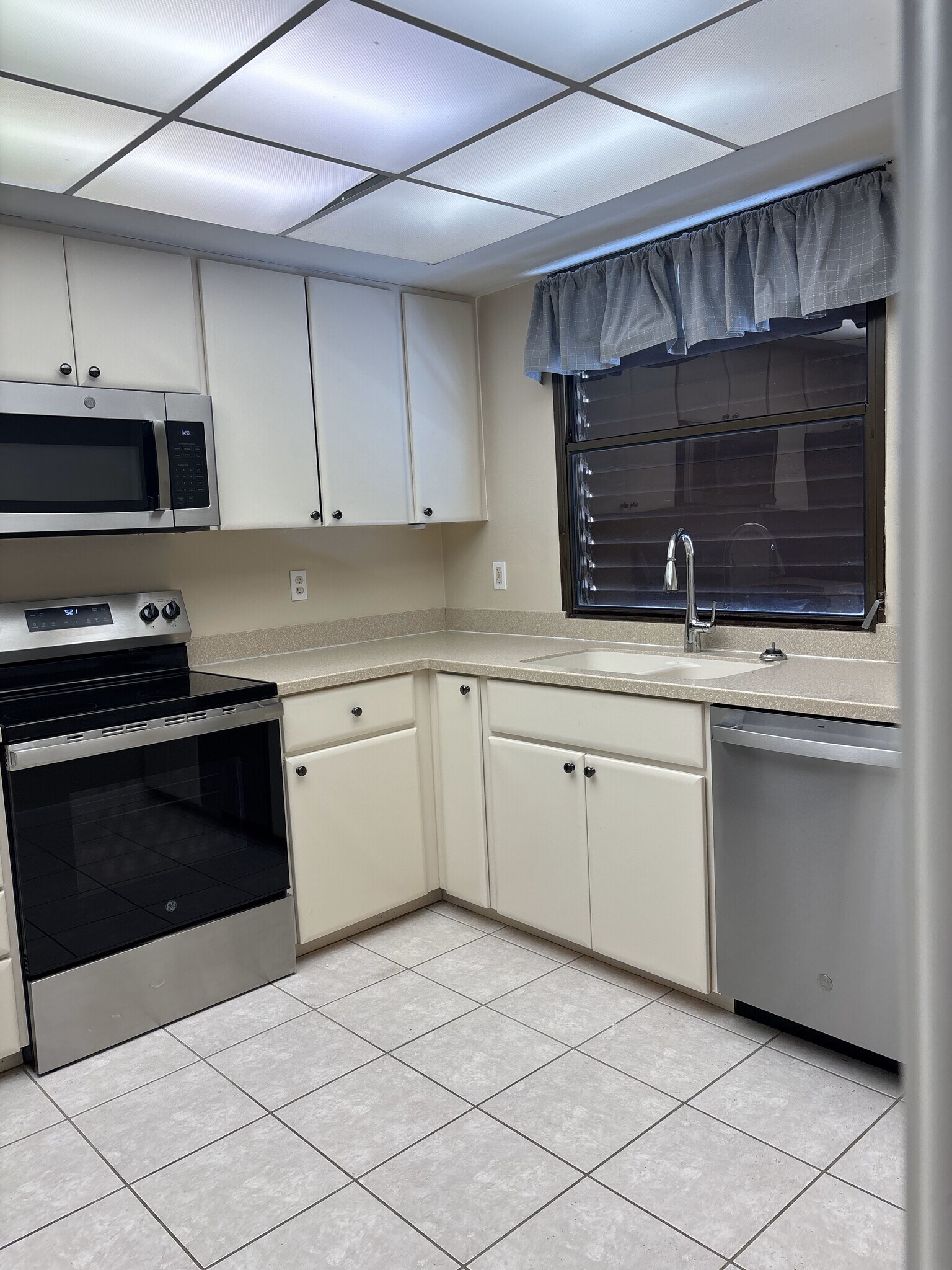 Building Photo - 5058 Marsh Field Rd