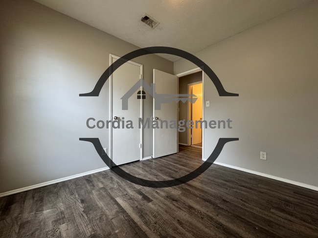 Building Photo - Fenced in   4 Bedroom 1.5 bathroom Home located  in Jonesboro