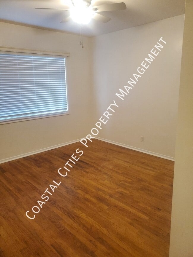 Building Photo - 4408 Ostrom Ave