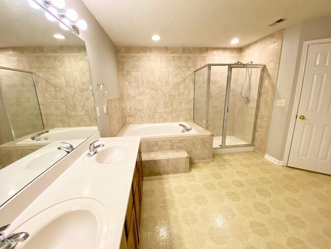 Building Photo - 5335 Rippling Brook Way