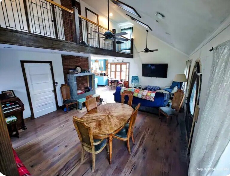 Open concept kitchen/living/dining - 10426 Vistula Rd