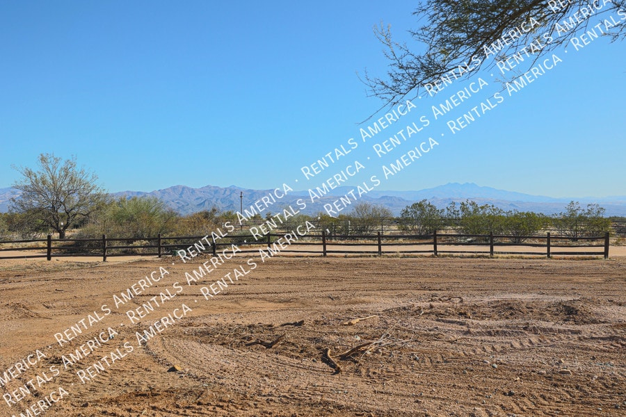 Building Photo - 14731 E Dixileta Dr