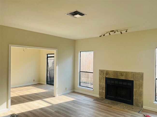 Building Photo - 2668 Bering Dr