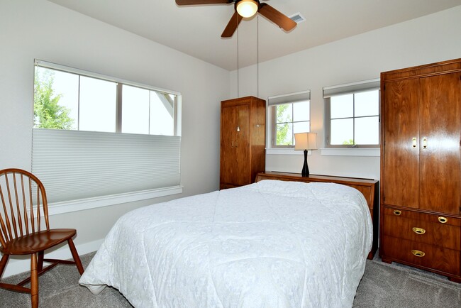 2nd bedroom - 6618 Crystal Downs Dr