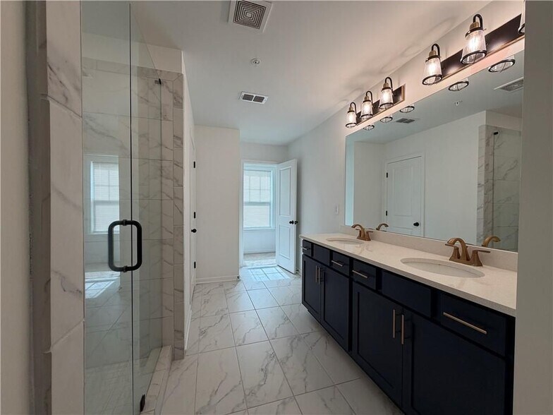 Building Photo - 727 Carmes Dr