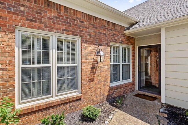 Building Photo - 8604 Sandpoint Dr