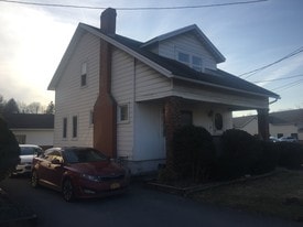 Building Photo - 17 Campion Rd
