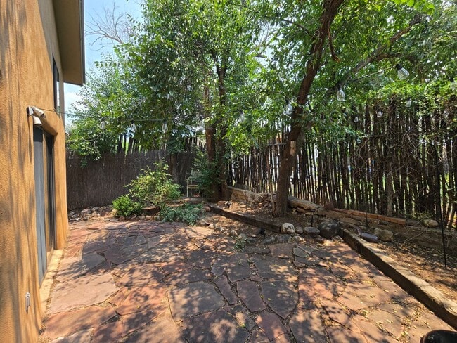Building Photo - 808 Agua Fria St