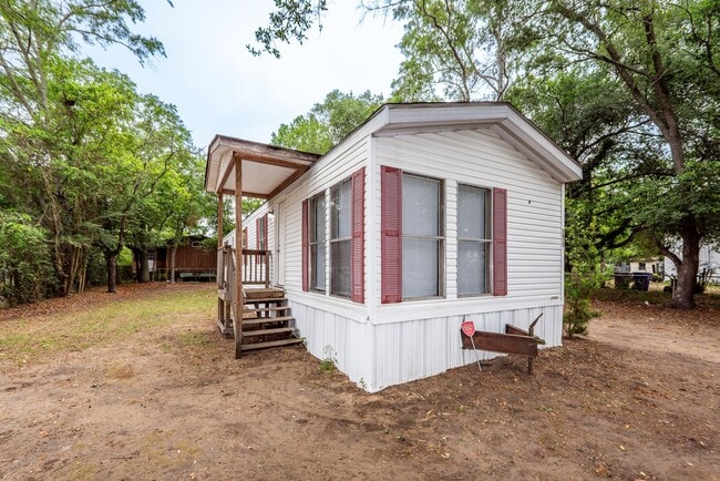 Building Photo - 2 Bedroom, 1 Bathroom Home in Charleston Farms - North Charleston