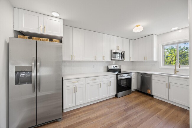 Building Photo - 3368 Montavesta Rd