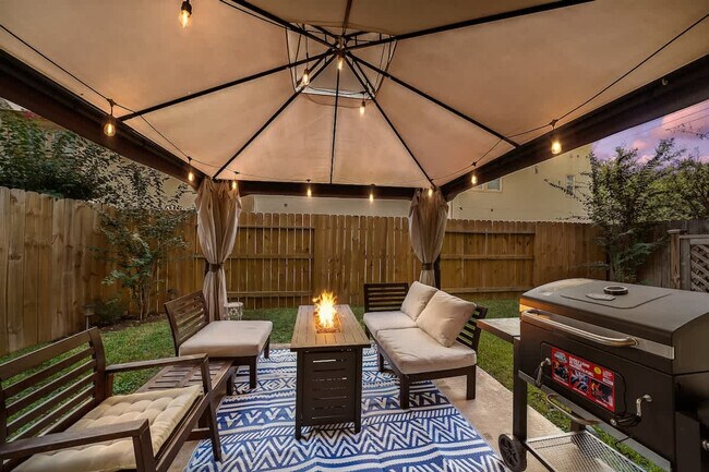 Building Photo - 10605 Enclave Springs Ct