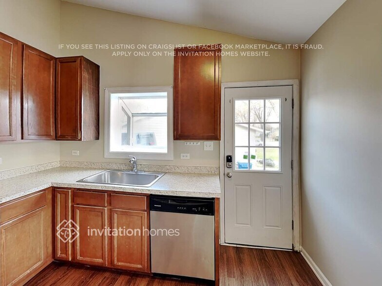 Building Photo - 144 E Drummond Ave