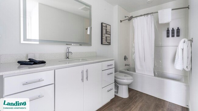 Building Photo - 1950 Mayfair St