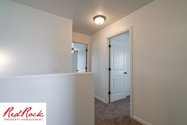 Building Photo - DOG-FRIENDLY 4 Bedroom Townhome with INTER...