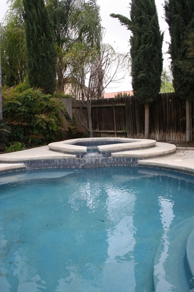 Building Photo - 10317 Walnut Creek Ct