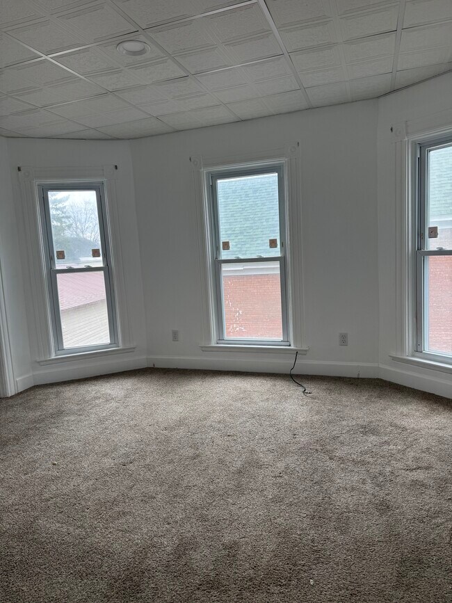 Building Photo - 1006 Academy St