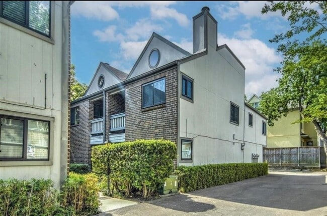 Primary Photo - 1114 Augusta Dr