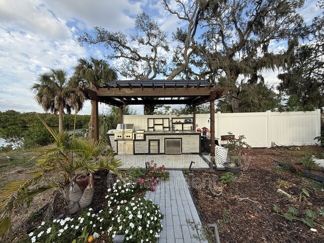 Building Photo - Neptune Drive - 1154 A