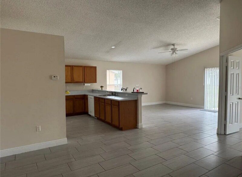 Building Photo - 649 Gazelle Dr