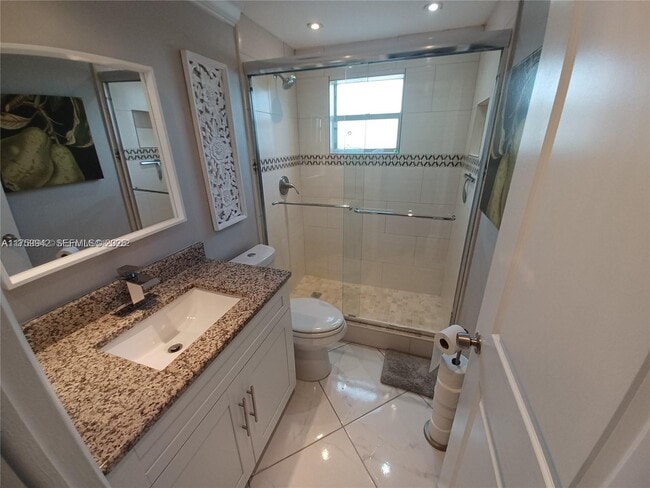 Building Photo - 559 Normandy L