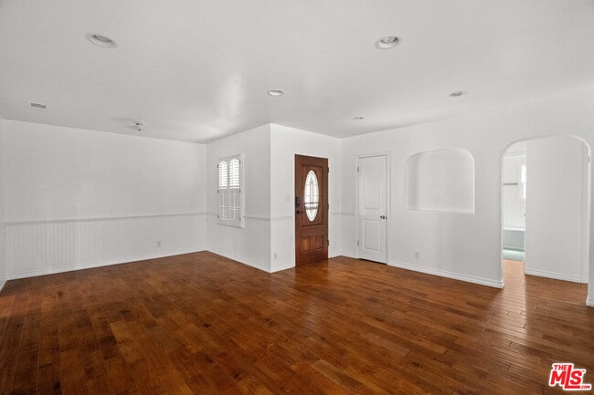 Building Photo - 5227 Etheldo Ave