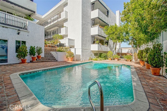 Building Photo - 4950 Louise Ave