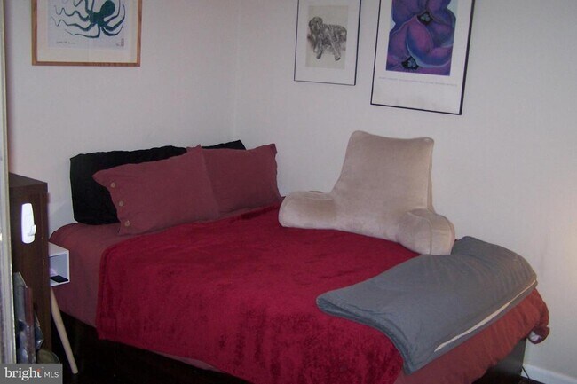 Building Photo - 1029 N Stuart St