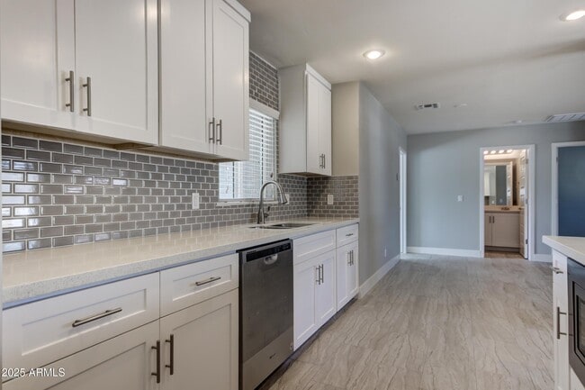 Building Photo - 557 W Toledo St