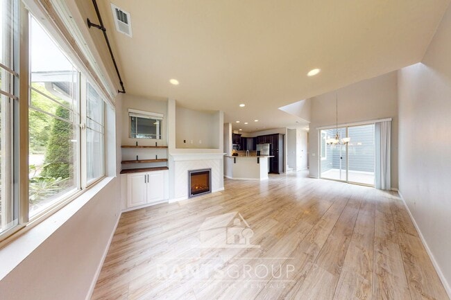 Building Photo - Stylish 3-Bedroom Townhome in Great West Olympia Location