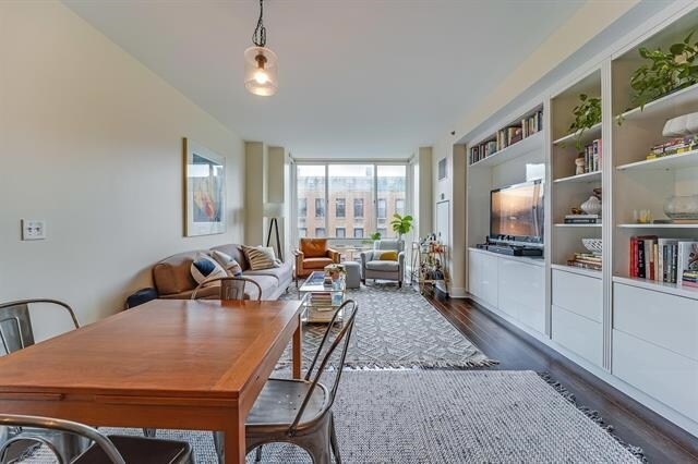 Building Photo - 1100 Maxwell Ln