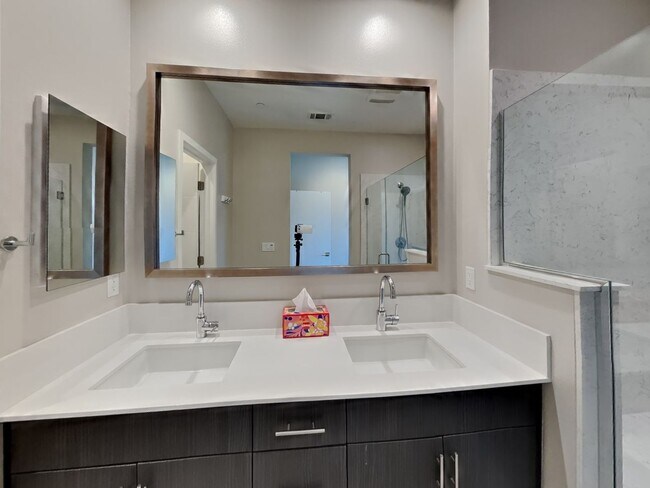 Building Photo - Prescott Townhouse 2/2.5 Available Now!