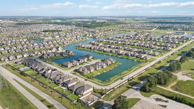 Building Photo - 24023 Lake Molveno Dr