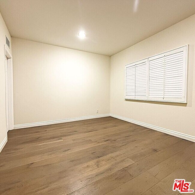 Building Photo - 15020 Encanto Dr