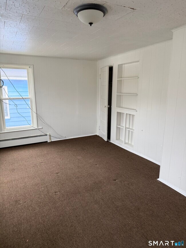 Building Photo - 33 Pilgrim Ave