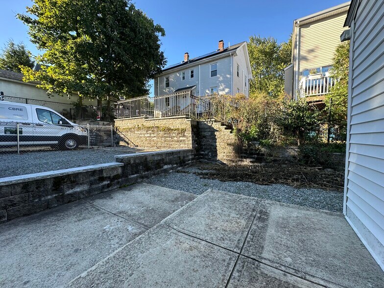 Building Photo - 7 Rifle Ct