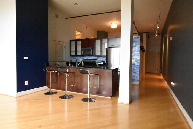 Building Photo - Chic, Contemporary 1 BD 1.5 BA Condo in the Mount Pleasant neighborhood of NW DC!!